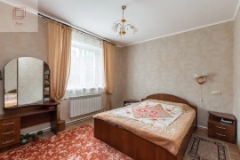 Дом с земельным участком