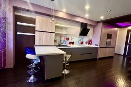 Продаётся просторная квартира